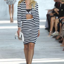 Candice Swanepoel en el desfile de Diane Von Furstenberg en la Semana de la Moda de Nueva York Primavera/Verano 2015 