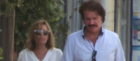 María Teresa Campos y Bigote Arrocet paseando por Málaga