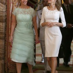 Lorena Castillo y la Reina Letizia durante un almuerzo ofrecido en el Palacio Real de Madrid