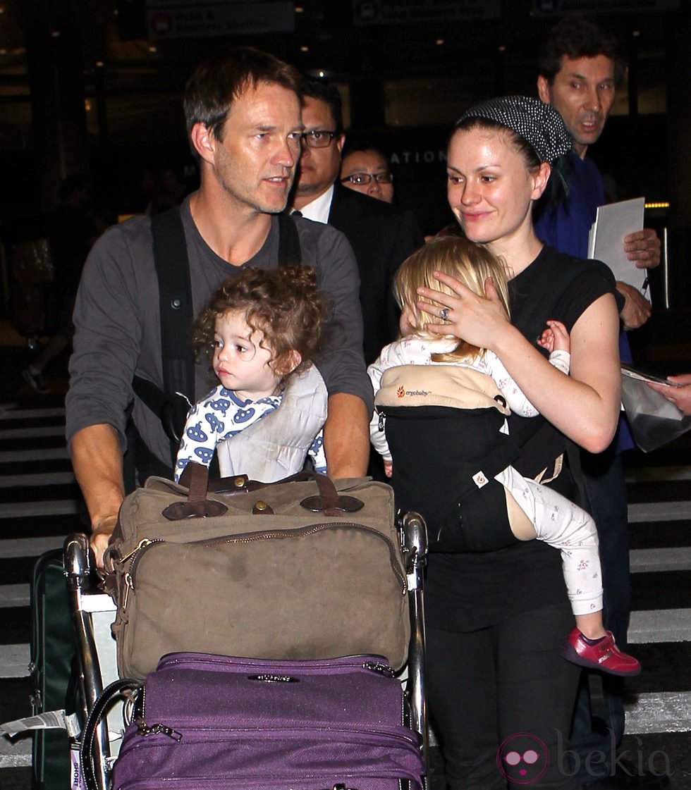 Anna Paquin y Stephen Moyer aterrizan en Los Ángeles