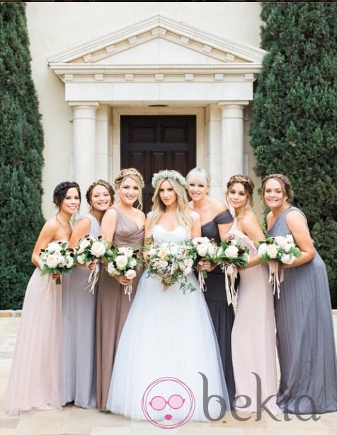 Ashley Tisdale el con sus damas de honor