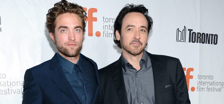 Robert Pattinson y John Cusack en la premiere de 'Maps To The Stars' en el Festival de Toronto