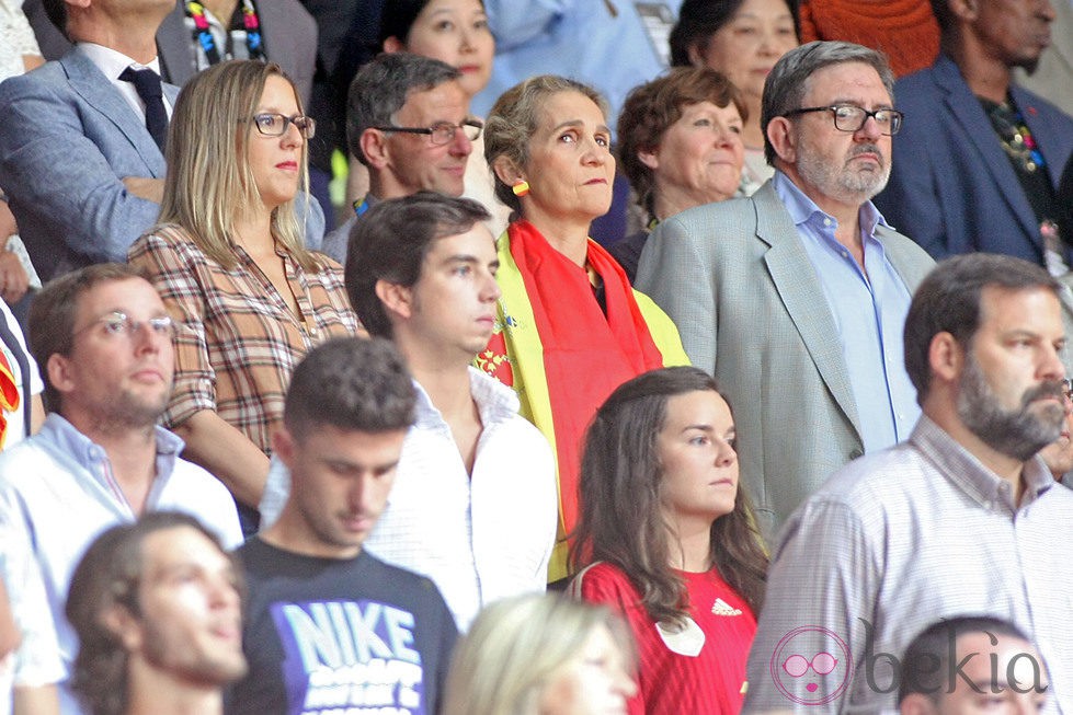 La Infanta Elena y Carlos García Revenga en el partido de baloncesto Francia-España del Mundial 2014