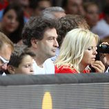 Pepe Rodríguez y Lluvia Rojo en el partido del Mundial de Baloncesto 2014 Francia-España