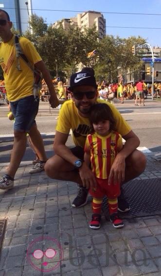 Gerard Piqué y Milan en la V de la Diada de Catalunya 2014