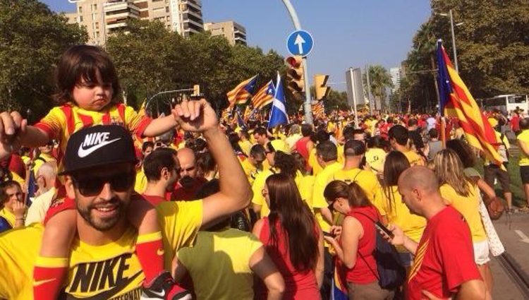 Gerard Piqué con Milan en la V de la Diada celebrada en Barcelona