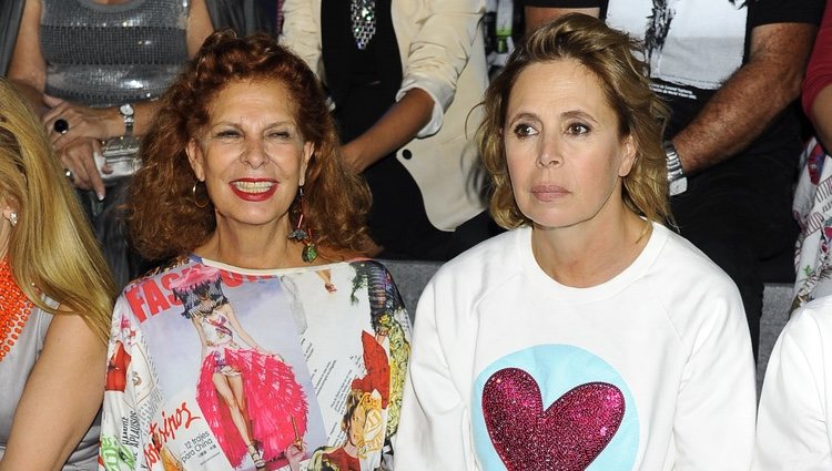 Carmen Alborch y Ágatha Ruiz de la Prada en el desfile de Francis Montesinos en Madrid Fashion Week primavera/verano 2015