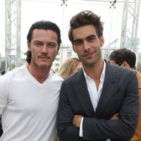 Luke Evans y Jon Kortajarena en el front row de Louis Vuitton en la Semana de la Moda de París primavera/verano 2015 