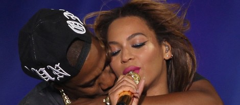 Beyoncé y Jay Z durante el concierto en París de la gira 'On The Run'