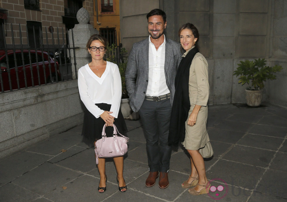 Sandra Aladro, Miguel Ángel Nicolás y Paloma García Pelayo en la misa funeral de Carmen Hortal