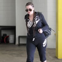 Khloe Kardashian sale del gimnasio con los labios hinchados