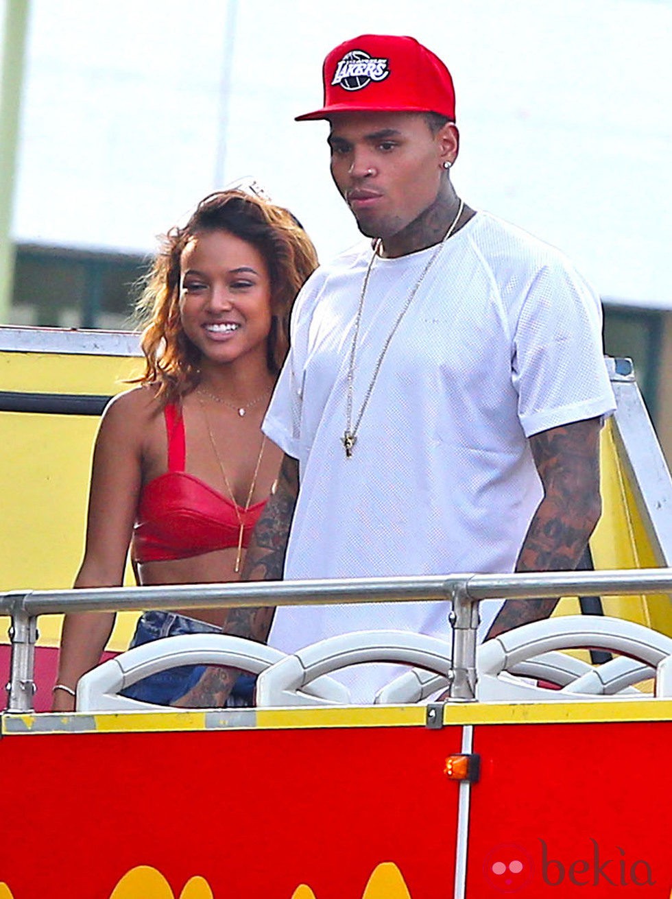 Chris Brown promociona su nuevo disco 'X' junto a Karrueche Tran 