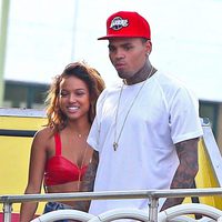 Chris Brown promociona su nuevo disco 'X' junto a Karrueche Tran 