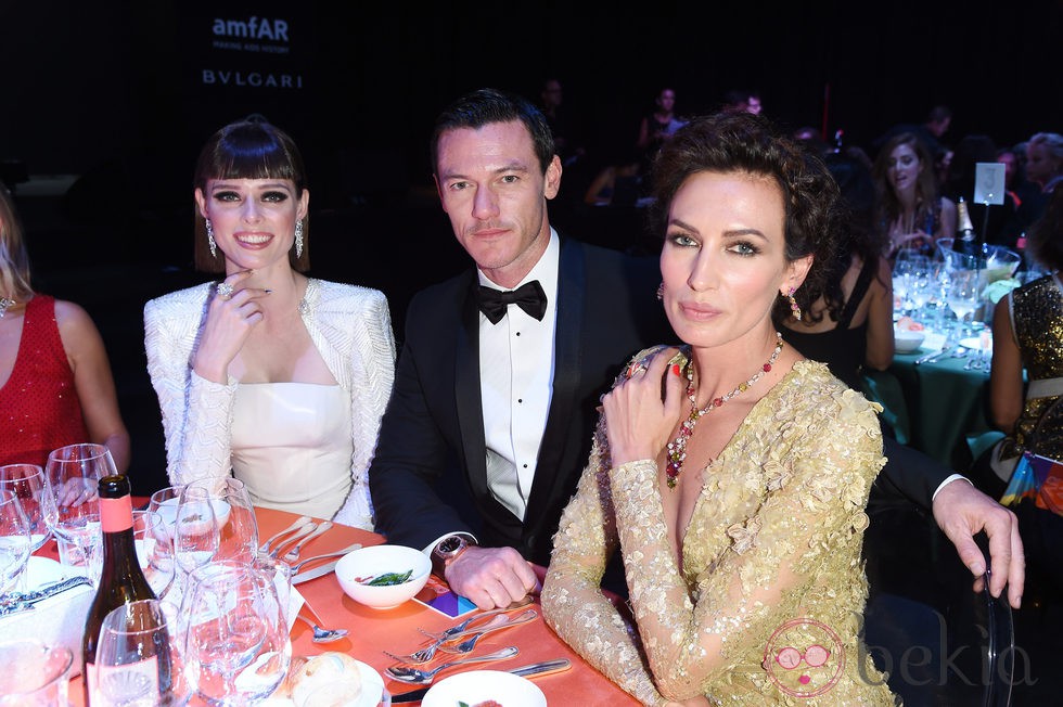 Luke Evans, Nieves Álvarez y Coco Rocha en la Gala amfAR de Milán 2014