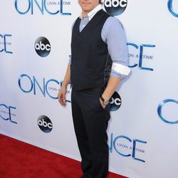 Tyler Jacob Moore en el estreno de la cuarta temporada de 'Once Upon a Time'