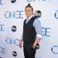 Tyler Jacob Moore en el estreno de la cuarta temporada de 'Once Upon a Time'