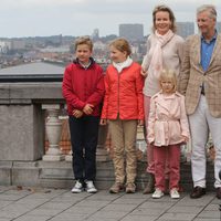 Felipe y Matilde de Bélgica con sus cuatro hijos en el Día de la Bicicleta 2014