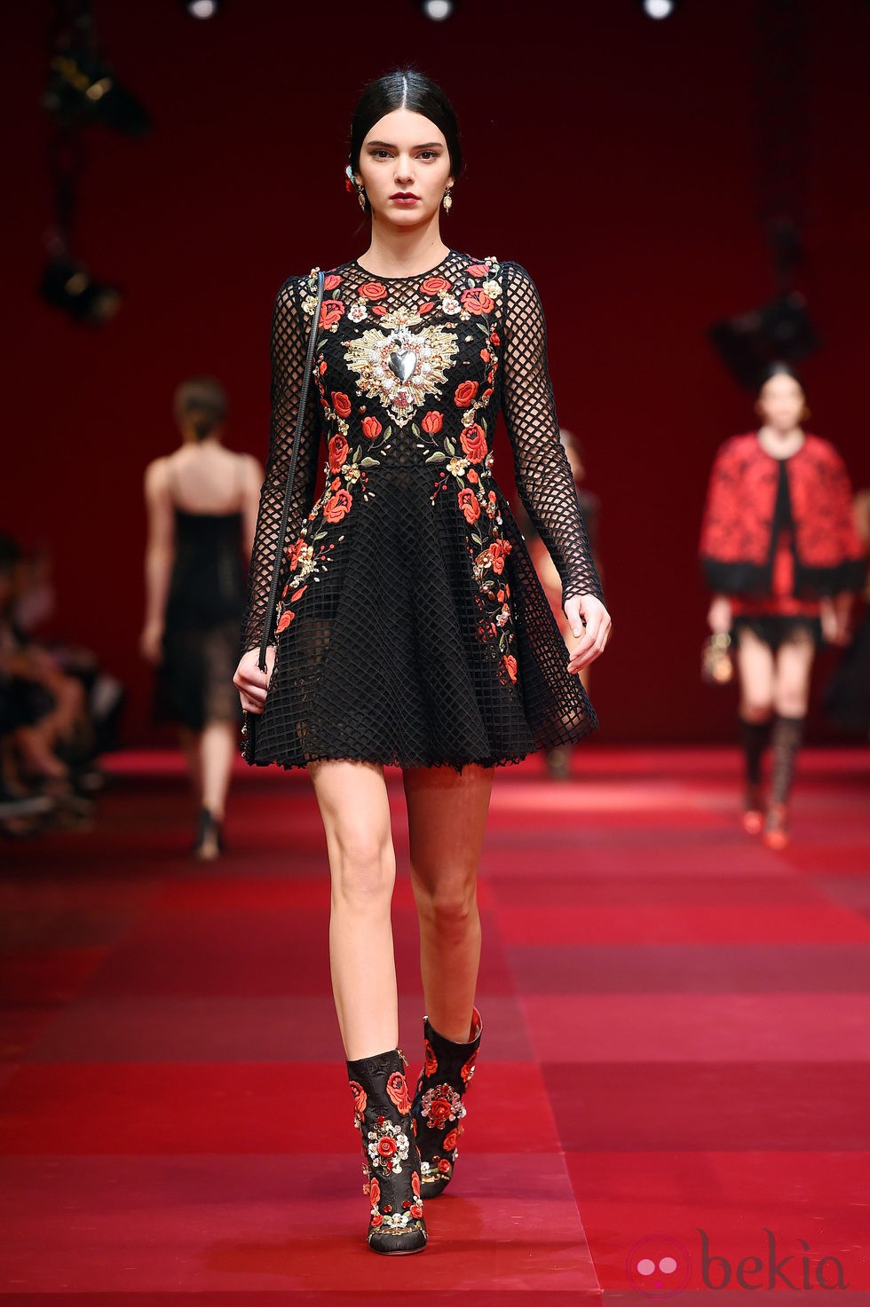 Kendall Jenner desfila para Dolce & Gabbana en la MBFW Milán