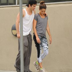 Ian Somerhalder y Nikki Reed dan un paseo informal en Los Ángeles