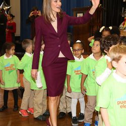 La Reina Letizia visita el colegio Dos Puentes de Nueva York