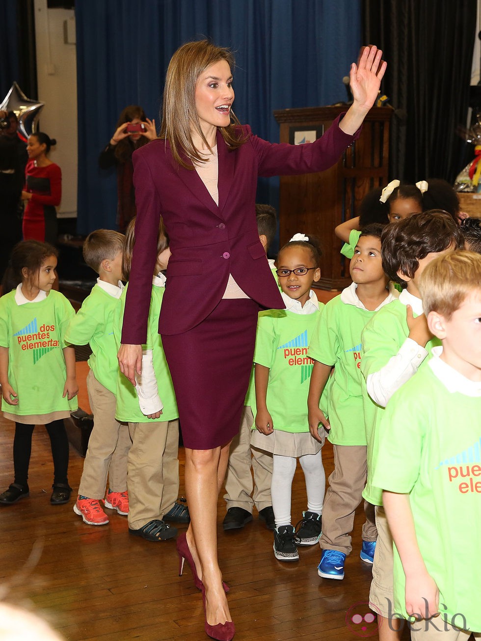 La Reina Letizia visita el colegio Dos Puentes de Nueva York