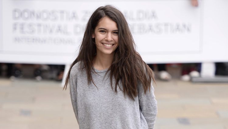 Claudia Traisac llegando al Festival de San Sebastián 2014