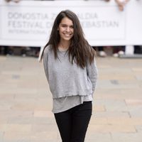 Claudia Traisac llegando al Festival de San Sebastián 2014