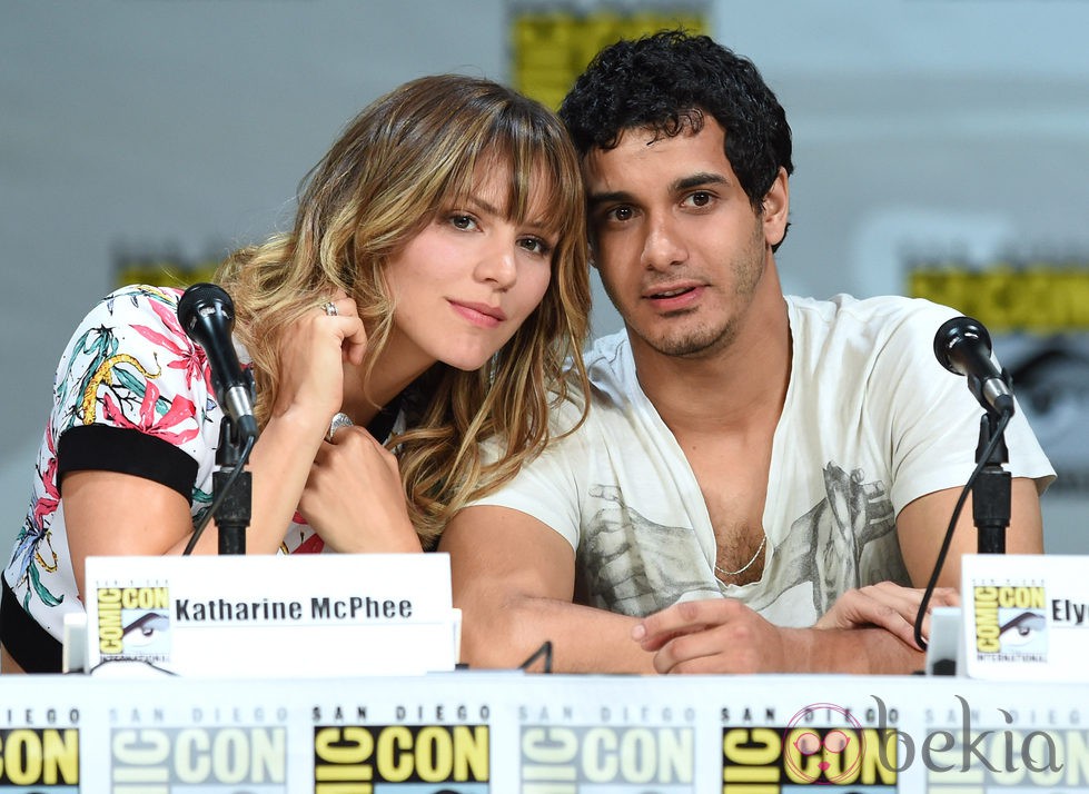 Katharine McPhee y Elyes Gabel en la presentación de 'Scorpion' 