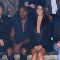 Kim Kardashian y Kanye West en el front row de Lanvin en la Paris Fashion Week primavera/verano 2015