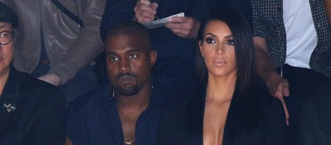 Kim Kardashian y Kanye West en el front row de Lanvin en la Paris Fashion Week primavera/verano 2015