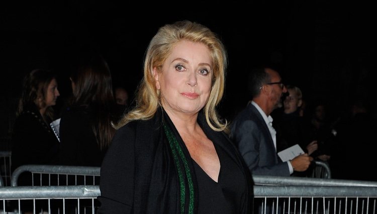 Catherine Deneuve en el front row de Lanvin en la Paris Fashion Week primavera/verano 2015