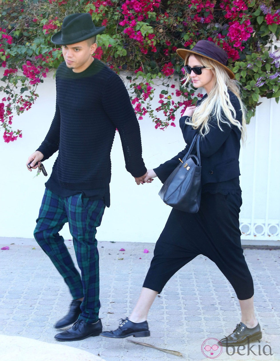 Ashlee Simpson y Evan Ross pasean por Malibú