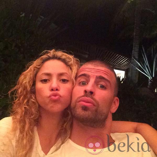 Gerard Piqué y Shakira ponen morritos desde México