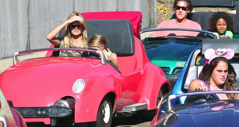 Heidi Klum y Vito Schnabel disfrutan en Disneyland junto a los pequeños Johan y Leni