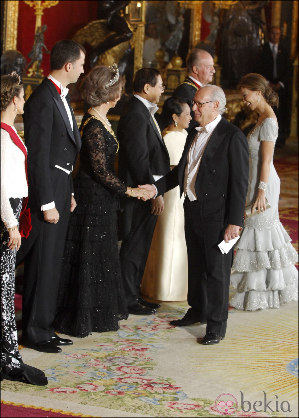 Isabel Preysler y Miguel Boyer con la Familia Real Española