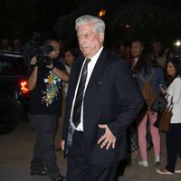 Mario Vargas Llosa en el tanatorio de Miguel Boyer