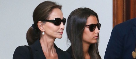 Isabel Preysler y Ana Boyer en el tanatorio de Miguel Boyer