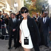 Kris Jenner en el desfile de Chanel en la Semana de la Moda de París primavera/verano 2015