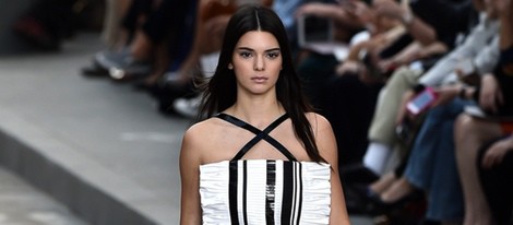 Kendall Jenner desfilando para Chanel en la Semana de la Moda de París primavera/verano 2015