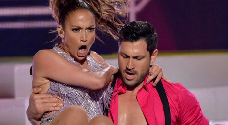 Jennifer Lopez y Maksim Chmerkovskiy en los American Music Awards