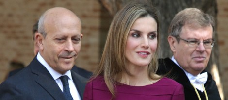 El ministro Wert mira el trasero de la Reina Letizia