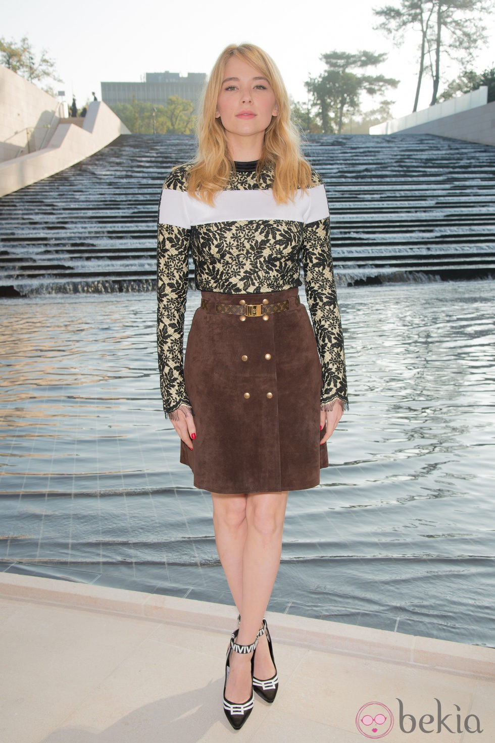 Haley Bennett en el desfile de Louis Vuitton en la Semana de la Moda de París primavera/verano 2015