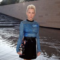 Michelle Williams en el desfile de Louis Vuitton en la Semana de la Moda de París primavera/verano 2015