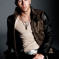 Nick Jonas posa para Flaunt Magazine