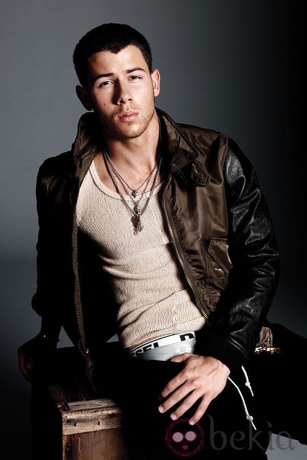 Nick Jonas posa para Flaunt Magazine