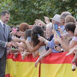 El Rey Felipe saluda a los ciudadanos de Zafra