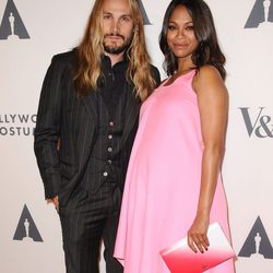 Zoe Zaldana y Marco Perego en los premios de la Academy of Motion Picture Arts and Sciences