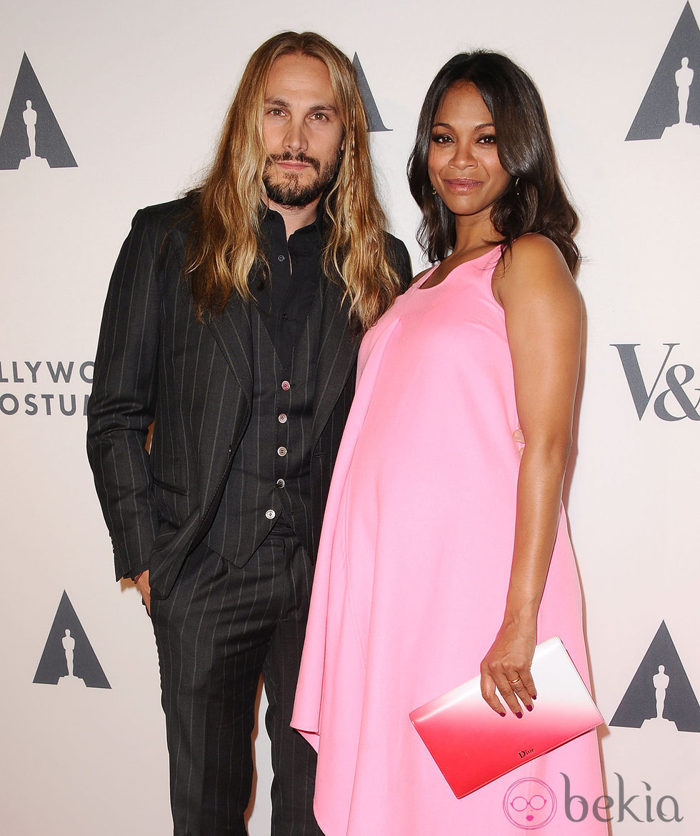 Zoe Zaldana y Marco Perego en los premios de la Academy of Motion Picture Arts and Sciences