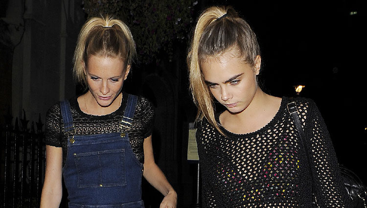 Poppy y Cara Delevingne salen por la noche en Londres