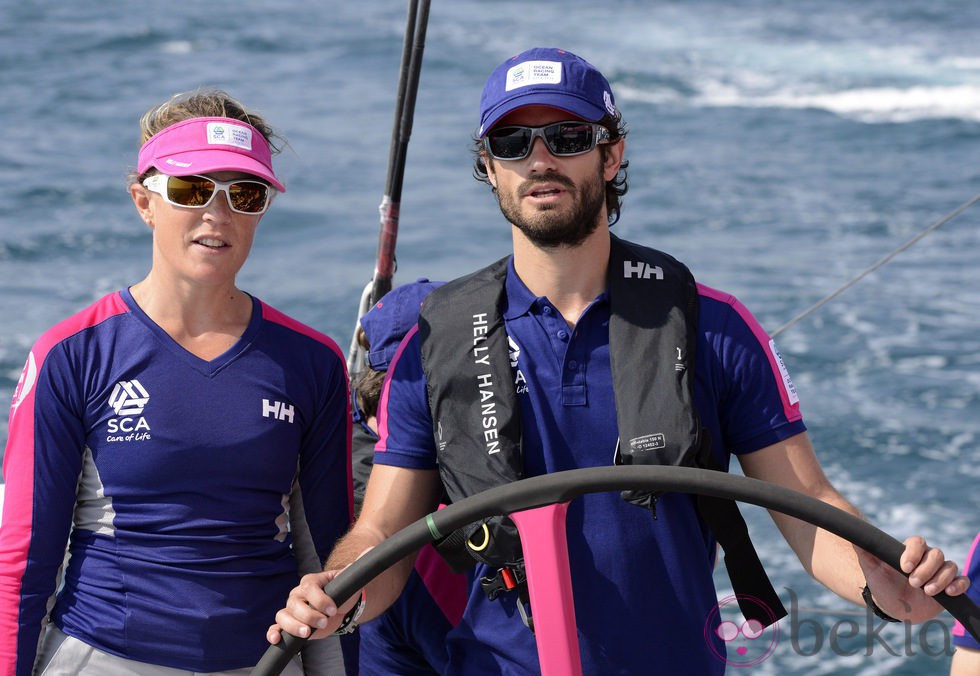 Carlos Felipe de Suecia lleva el timón en la Volvo Ocean Race en Alicante